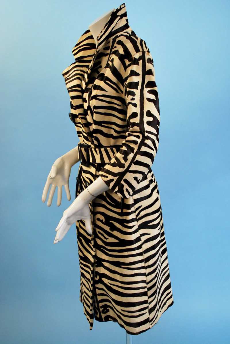 Vintage 1960s Fabulous Graphic Zebra Design Fur Coat with Mr. Fred Label - Image 4