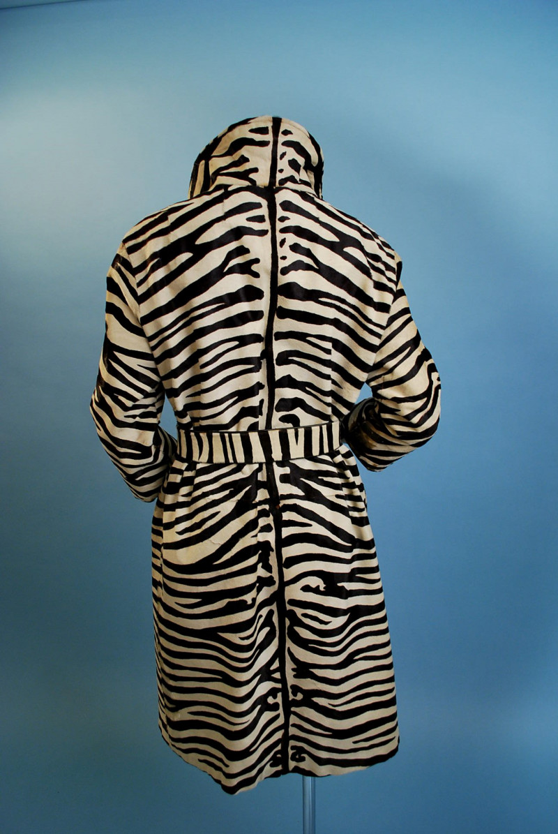 Vintage 1960s Fabulous Graphic Zebra Design Fur Coat with Mr. Fred Label - Image 8
