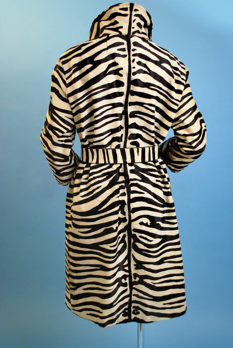 Vintage 1960s Fabulous Graphic Zebra Design Fur Coat with Mr. Fred Label - Image 5