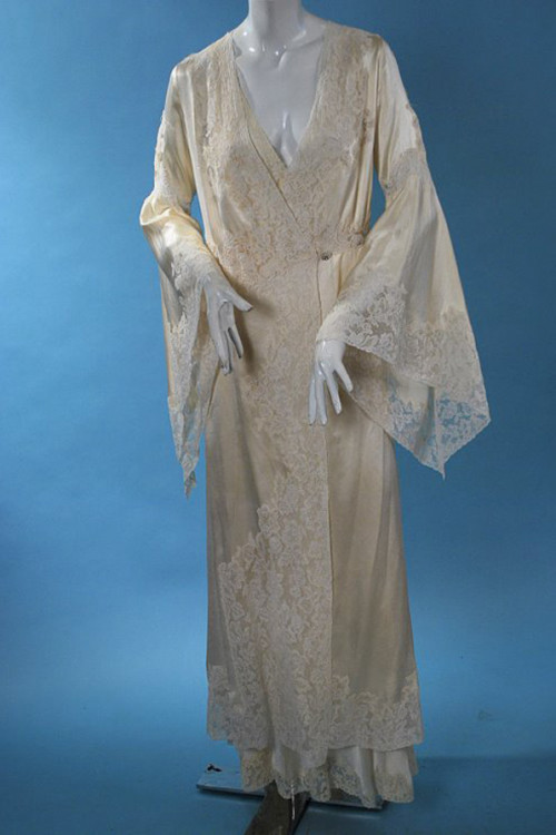 1940s Impressive B. Altman White Silk And Lace Peignoir Set
