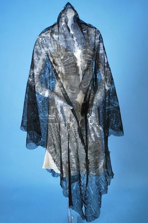 Antique Finest Chantilly Lace Shawl French Bayeux