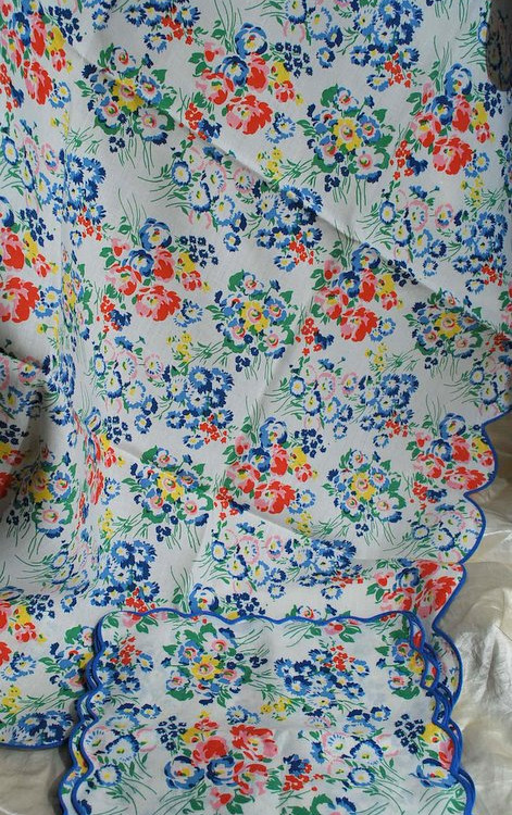Vintage Finest French Porthault Pretty Floral Luncheon Tablecloth & 6 Napkins