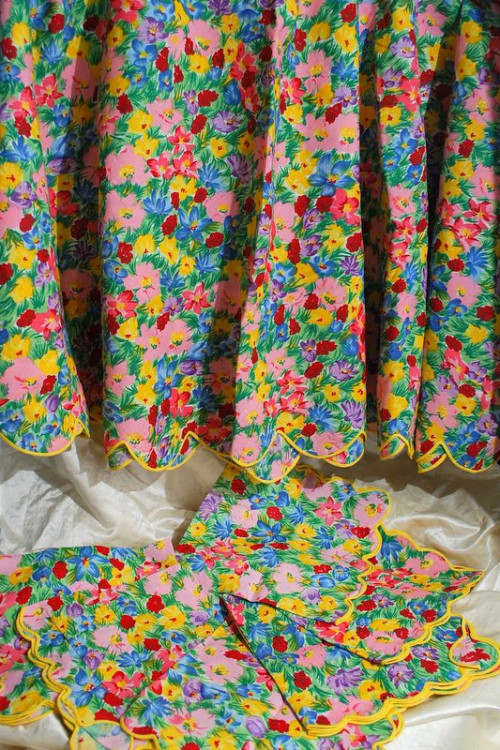 Vintage Porthault Cheerful Floral Fine French Linen Round Tablecloth & Napkins
