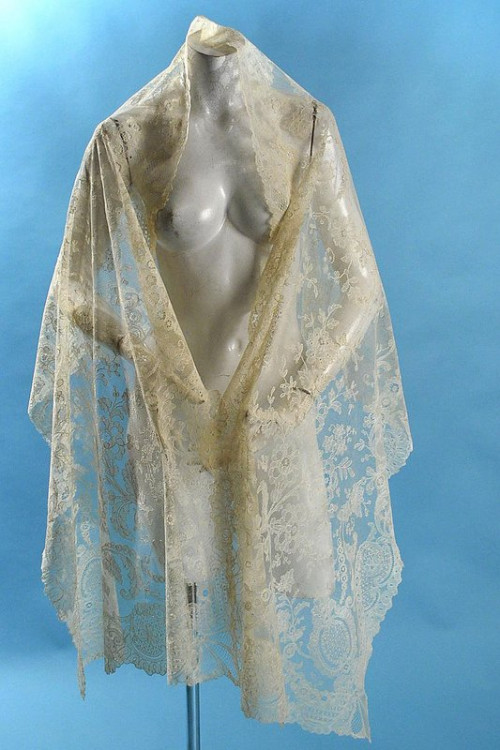 Antique Rare White Hand French Chantilly Lace Shawl