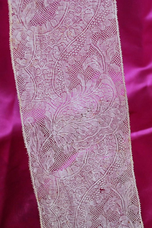 Antique 1720-1750 Rare Valenciennes Lace Bizarre Style