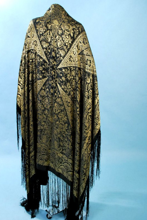1920 Art Deco French Golden Lamé Shawl with Paisley Design Motif